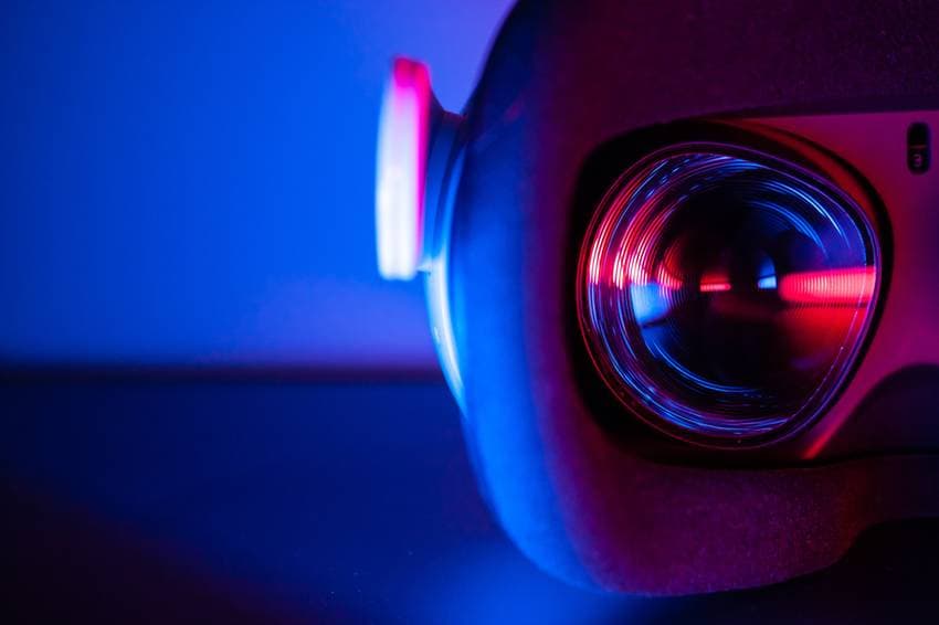 How can VR improve retrospective meetings?